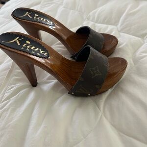 Kiara Brown Wood-Effect Heeled Mules with Dark Monogram Strap